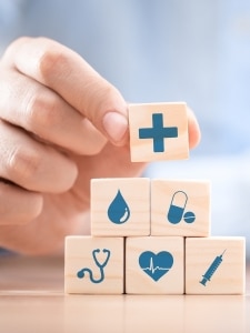 Parcours de soins coordonné avec professionnels de santé – illustration avec blocs médicaux